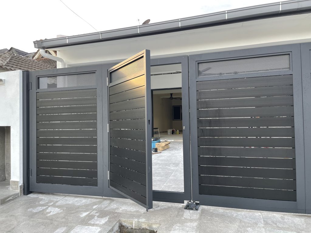 Duragate Trackless with Inner Built in Gate